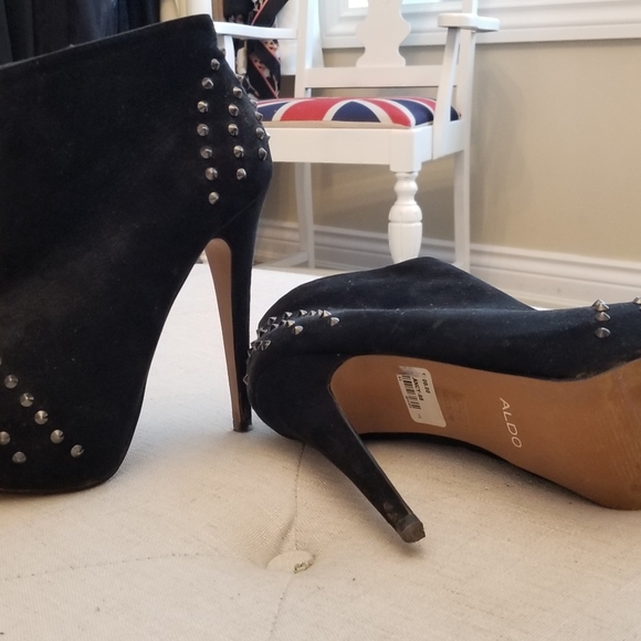 Shoes - Picture 2 of 2